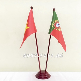 Cờ để bàn đế gỗ cắm 2 cờ việt nam - bồ đào nha in kỹ thuật số