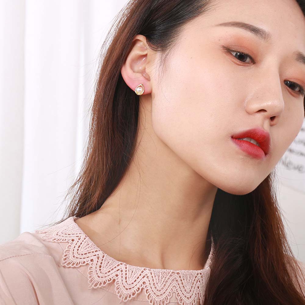 Khuyên tai nữ trang đính ngọc trai tạo hình độc đáo sang trọng