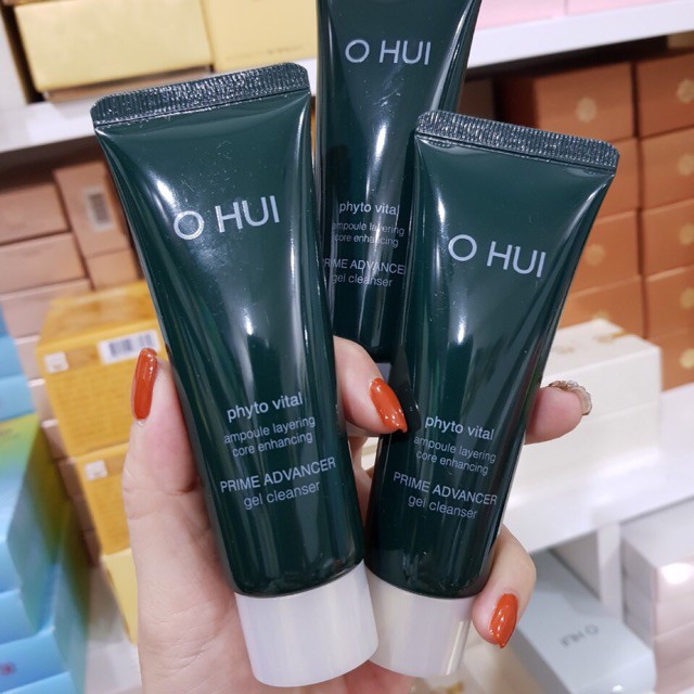 Sữa rửa mặt giúp căng bóng da Ohui Prime Gel Cleanser 40ml