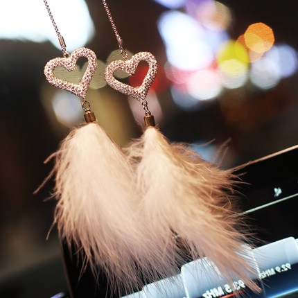 Phụ Kiện Treo Trang Trí Xe Hơi Hình Gấu Đính Đá Và Lông Vũ