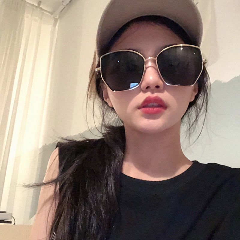 Kính mát nữ gọng lớn chống tia UV