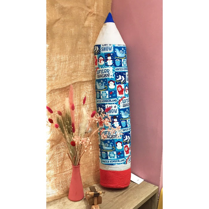 Gối ốm bút chì họa tiết chim cánh cụt ngộ nghĩnh, đáng yêu cho bé