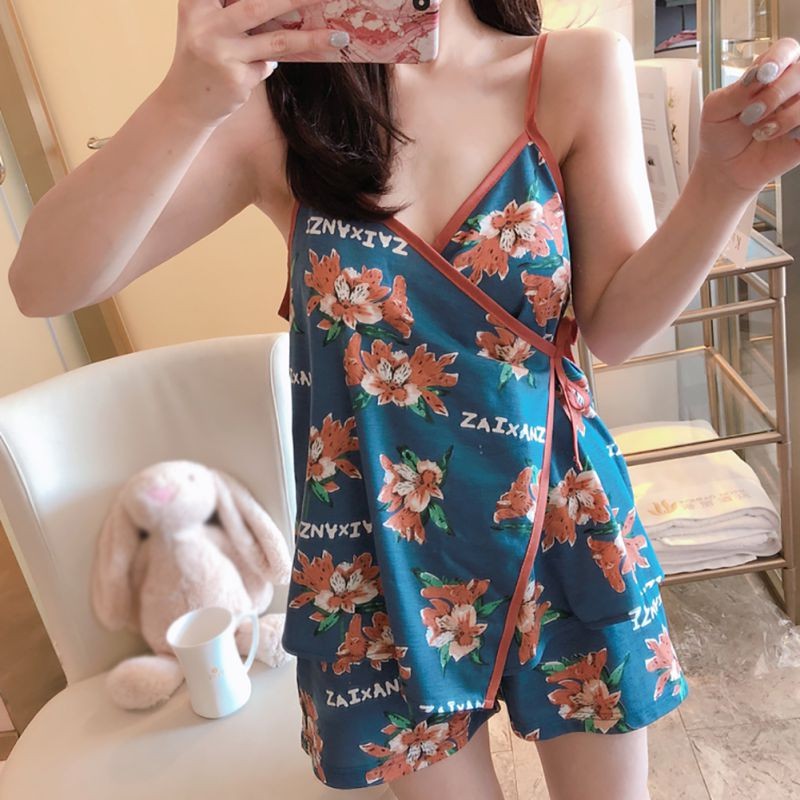 Set Đồ Ngủ Áo Dây Sát Nách Cổ Chữ V+Quần Sọt Hoạ Tiết Hoa Thiết Kế Quyến Rũ
