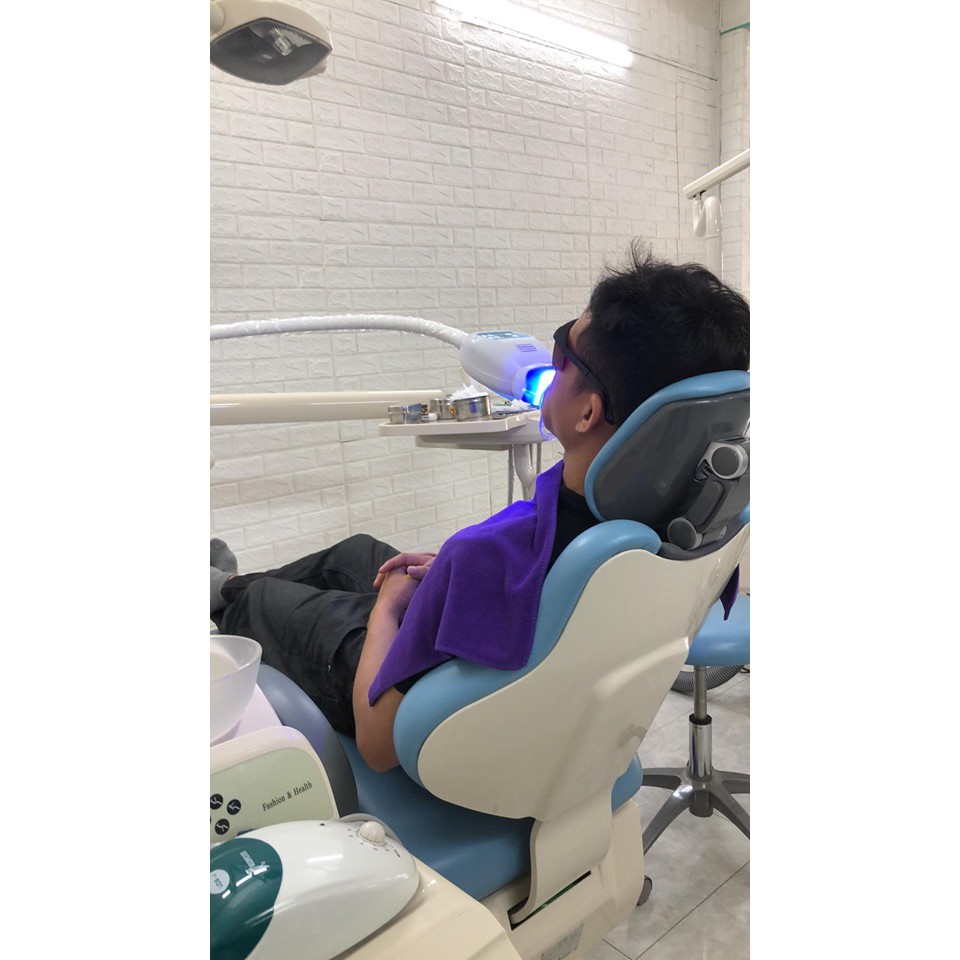 Đèn tẩy trắng răng gắn ghế tặng kèm kính và banh miệng chặn lưỡi