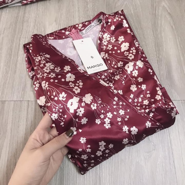 Váy lụa hoa nhí đỏ c