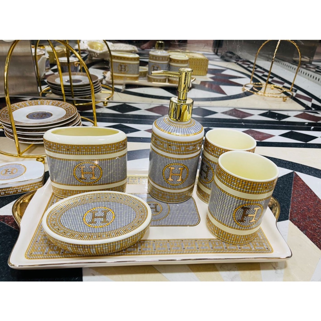 phụ kiện nhà tắm gốm sứ cao cấp . đồ dùng nhà tắm bàng sứ. Hàng cao cấp. Bộ phụ kiện nhà tắm sang chảnh. hoangdecor