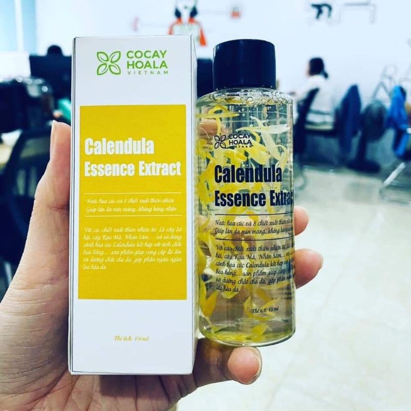 Nước thần hoa cúc 2in1 Cocayhoala cấp ẩm tức thì, trẻ hóa làn da sau 10 ngày Calendula Essence Extract 100ml | BigBuy360 - bigbuy360.vn