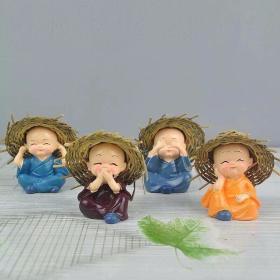 Tượng 4 chú tiểu  đội nón