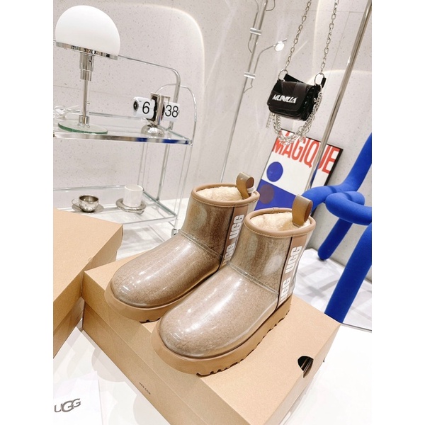 Giày ủng tuyết thạch UGG chất liệu len cừu lớp lót chống thấm len dệt nguyên bản.