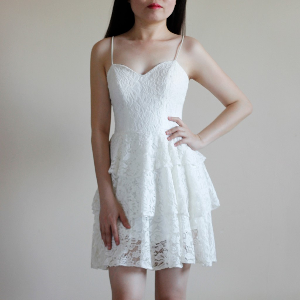 Đầm ren tầng xòe đẹp màu trắng NEW