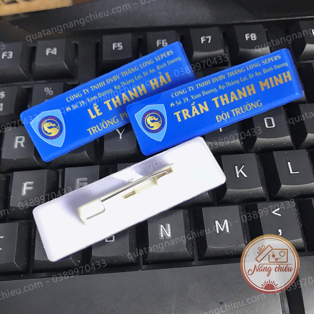 Bảng tên nhân viên cài áo bằng chất liệu mica - Thiết kế tên theo yêu cầu