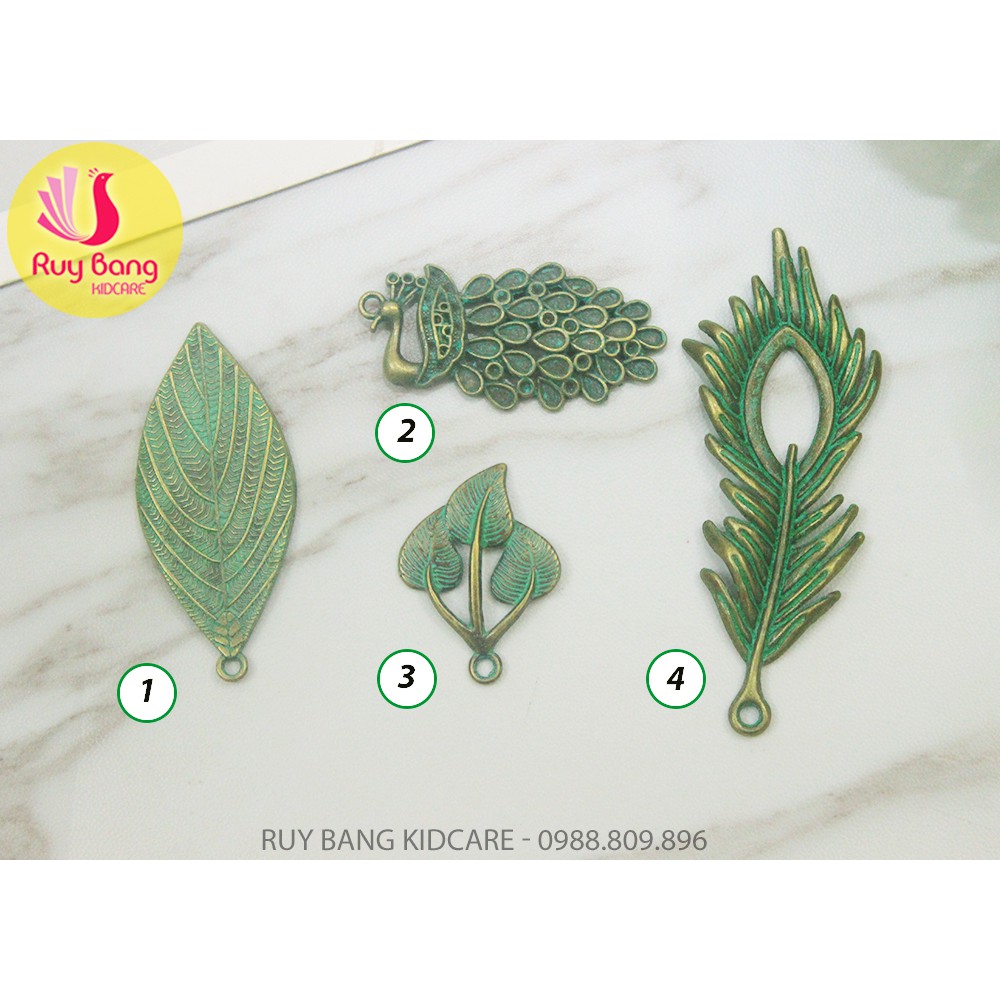 Cành lá kim loại, center đá đính hoa vải handmade