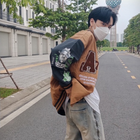 Áo khoác varsity bomber unisex nam nữ màu nâu vải dạ cao cấp không xù
