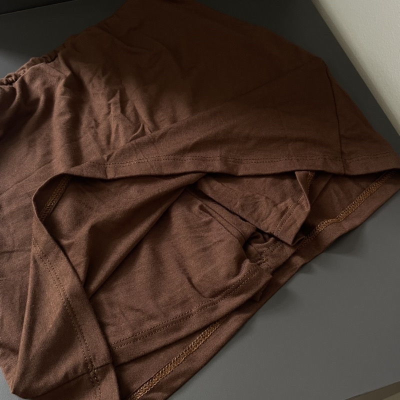 Áo croptop + chân váy NÂU ôm sát body có quần trong mát mịn