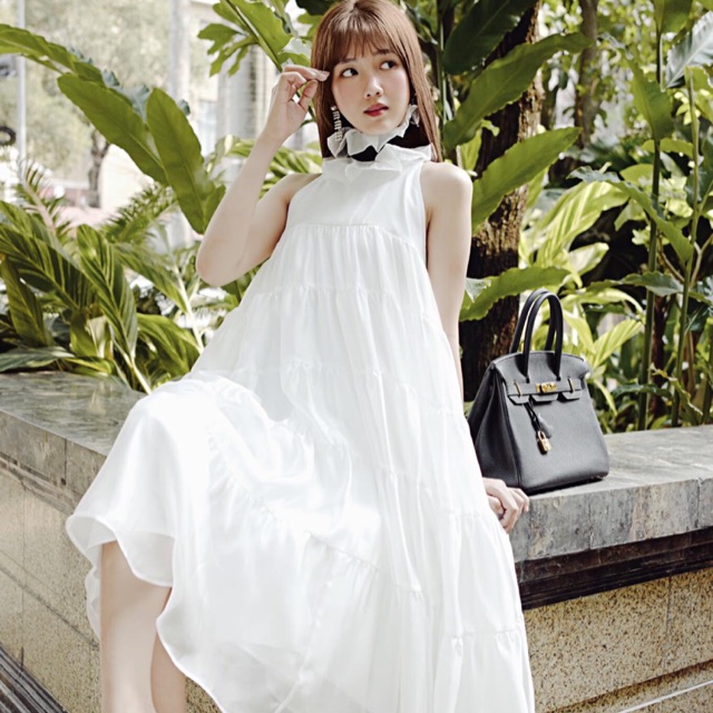 Váy cổ yếm xoè