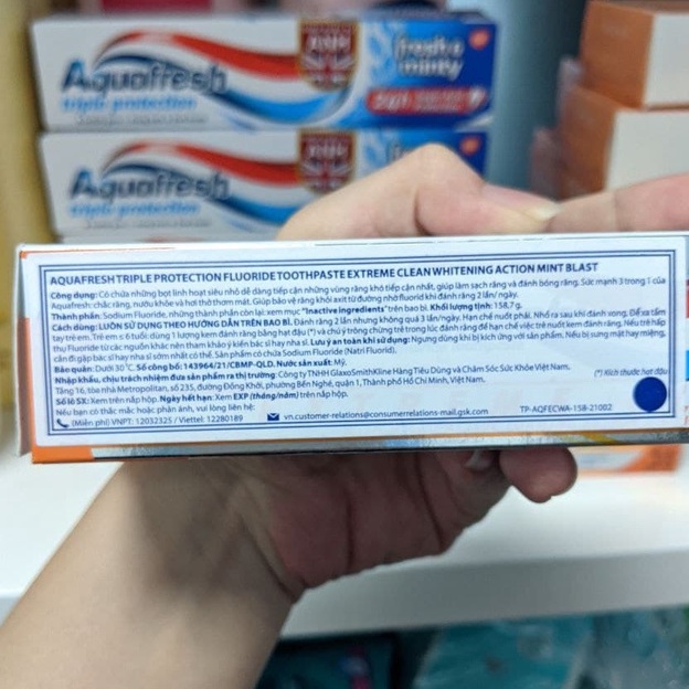 Kem đánh răng Aquafresh Extreme Clean Whitening Action (158.7g) (hàng USA)