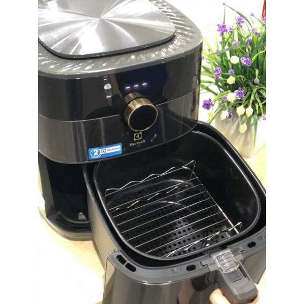 Nồi chiên không dầu Electrolux E6AF1-520K 5 lít
