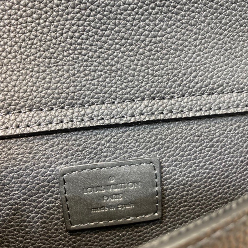 Túi đeo chéo/ túi bao tử cho nam Louis Vuitton Aerogram LV da thật cao cấp hàng vip 1-1
