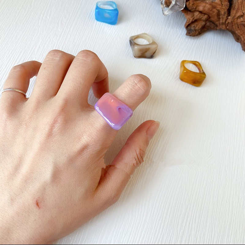 Nhẫn Nhựa Trong Suốt Thiết Kế Độc Đáo