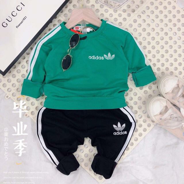 Set quần áo thể thao gồm áo thun cotton dài tay màu đen và quần dài adidas, 3 sọc cho bé trai từ 8 đến 20 kg