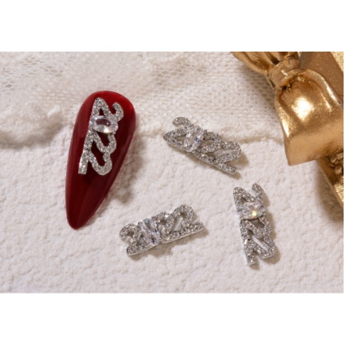 charm trang trí nail