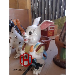 Tượng thỏ sứ trang trí vườn.