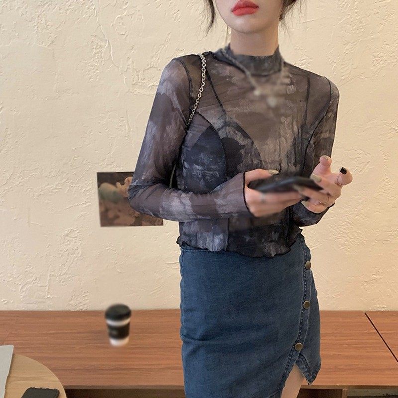 Áo croptop dài tay dáng rộng mỏng họa tiết độc đáo cho nữ