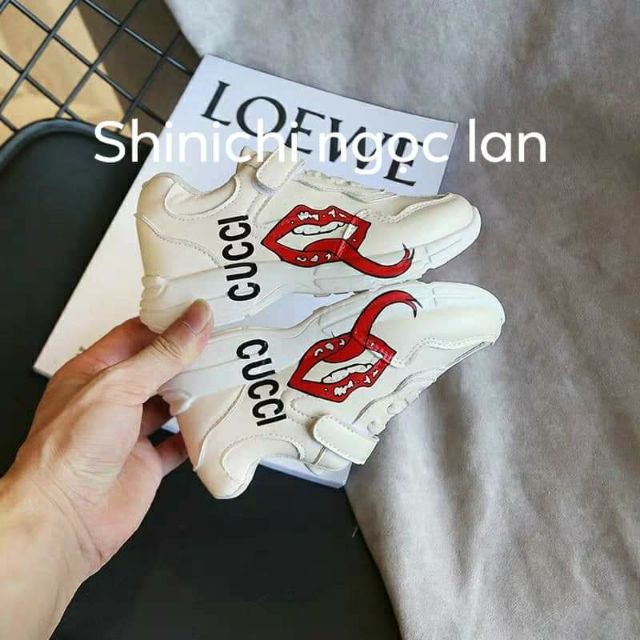 Giày siêu đẹp cho bé