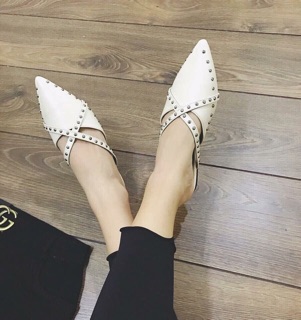 SỤC ĐINH MŨI NHỌN