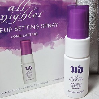 Chai xịt make up setting spray của Urban Decay