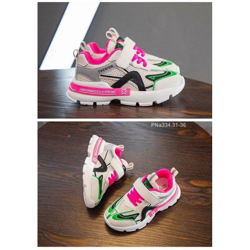 Giày thể thao cho bé gái