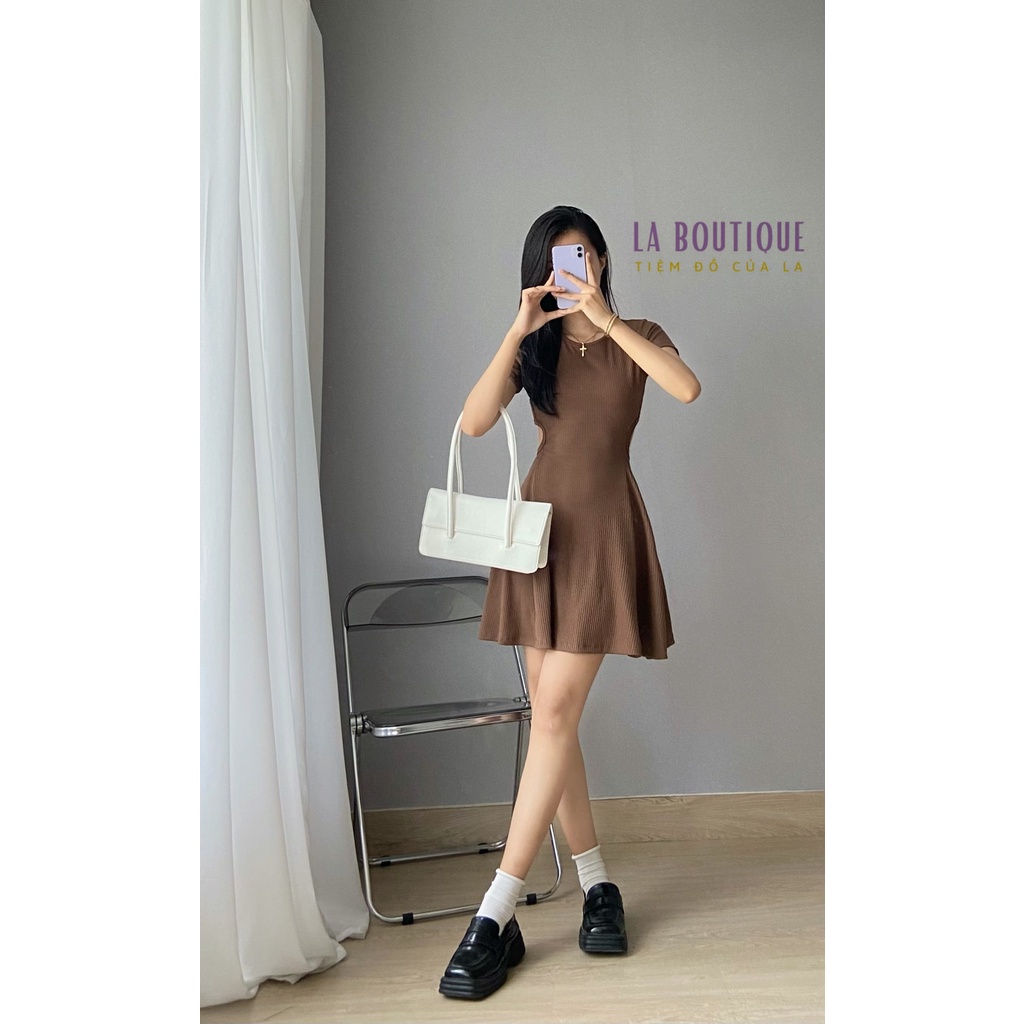 Đầm Xòe Khoét Eo Hở Lưng Ngắn Freesize LA BOUTIQUE dạo phố