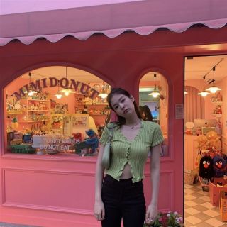 Áo crop len gân Jennie