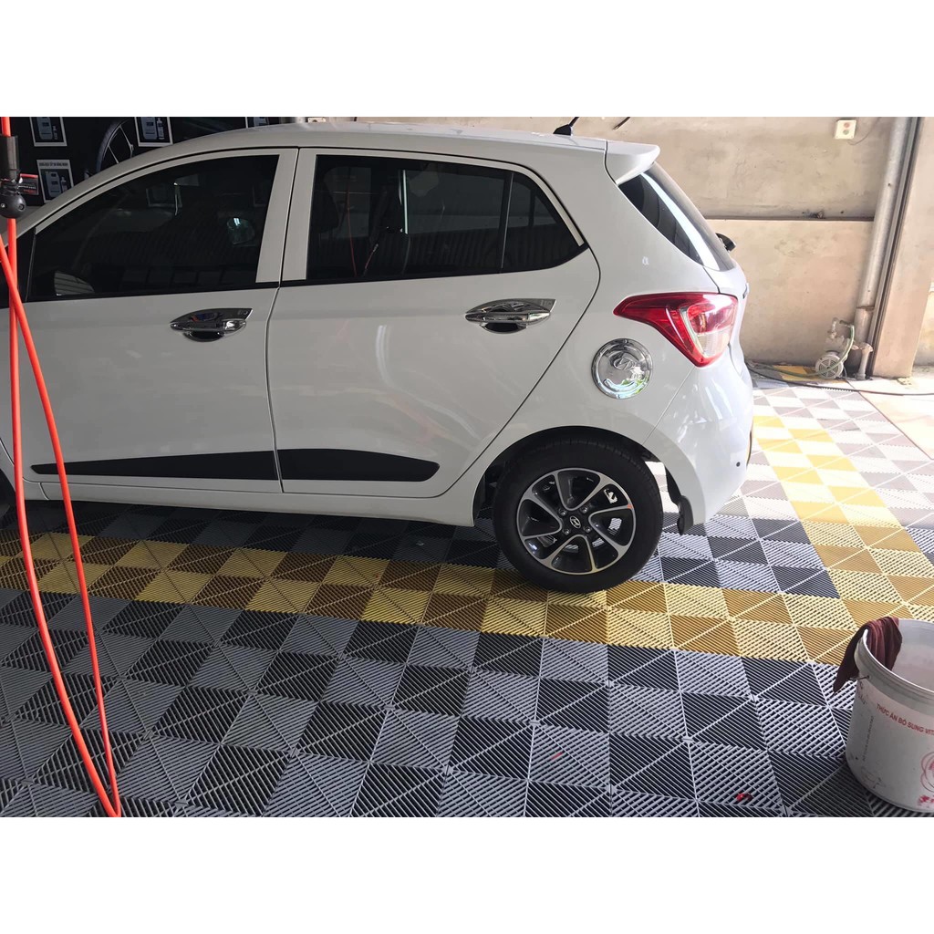 Ốp Nắp Bình Xăng Xe Hyundai i10 Hatback