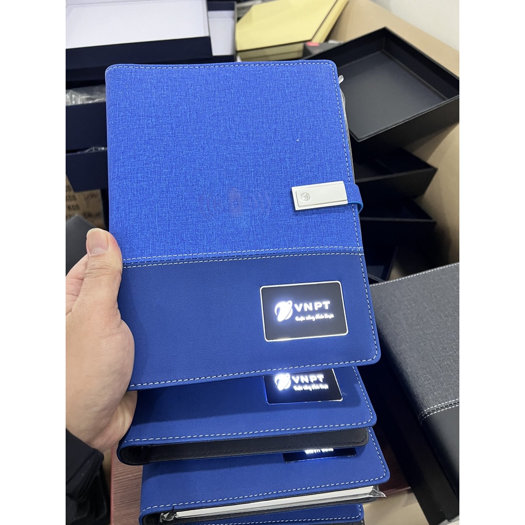 CÓ LED SÁNG TÊN RIÊNG - Sổ sạc đa năng )