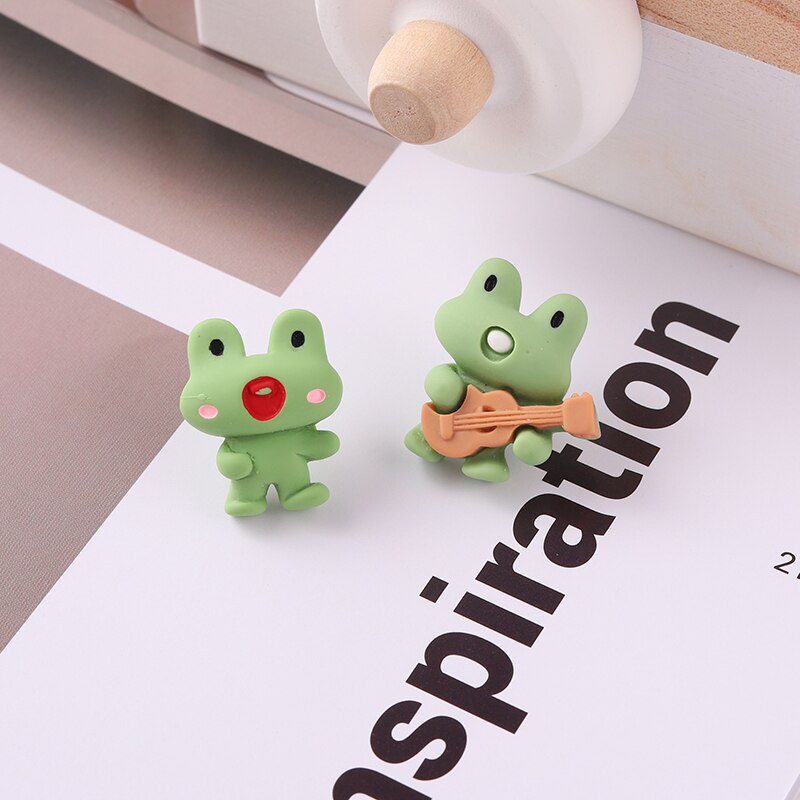 Huy Hiệu Cài Áo Hình Chú Ếch Đeo Đàn Ghi Ta Ngộ Nghĩnh