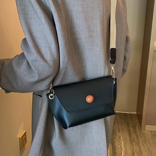 Túi Đeo Chéo Dây Vải Nữ Đi Làm, Đi Chơi ERASHOP 075558 - Nắp Hột Đỏ Đơn Giản, Thanh Lịch Hot Trend Cực Rẻ Đẹp