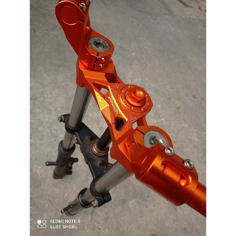 Ghidong clip-on Fz150i và bàn thờ Cardinals