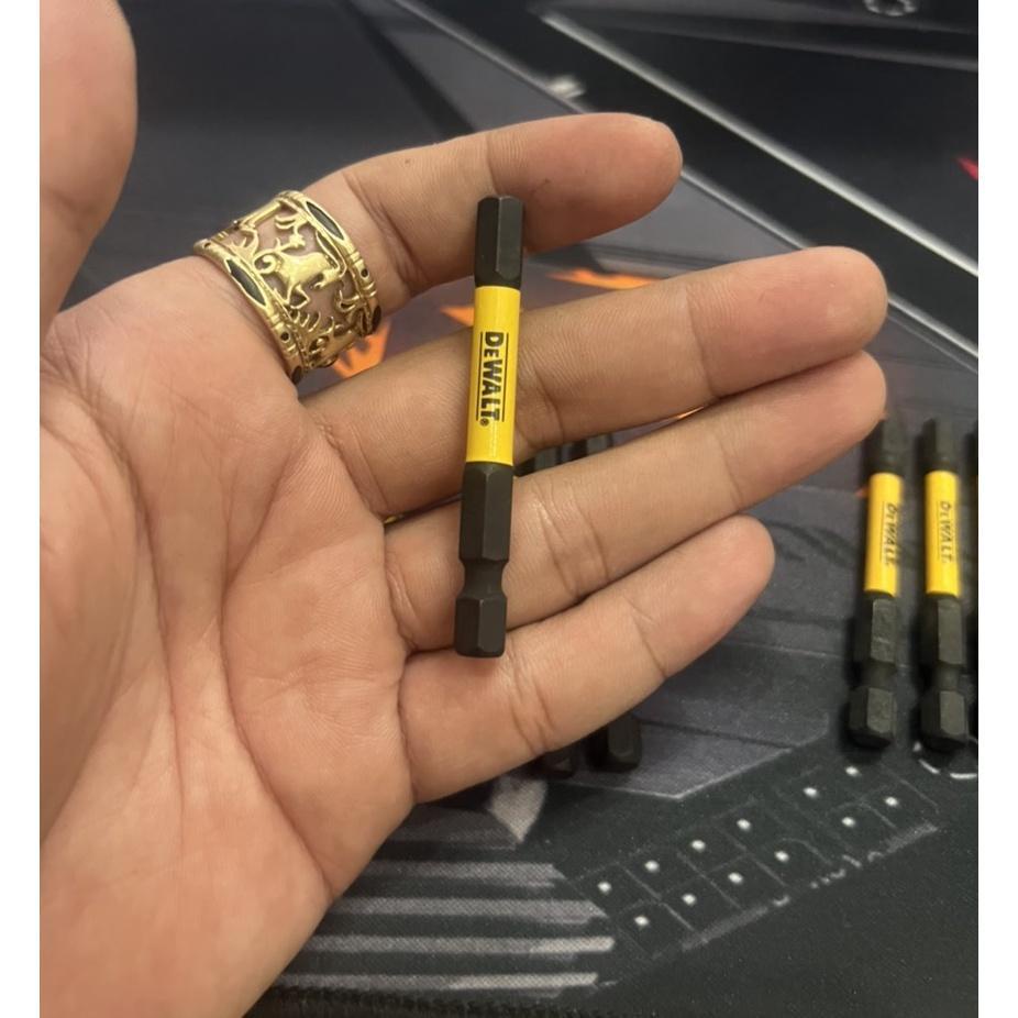 Đầu Lục giác vuông DEWALT cho khoan và bắn vít. BN.