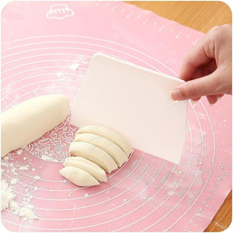 Dụng cụ cắt bột,chà láng mặt bánh kem hình thang bằng nhựa