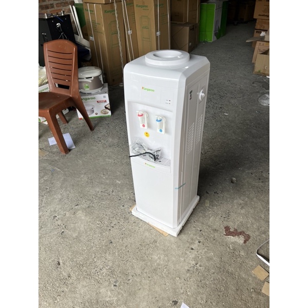 Cây nước nóng lạnh , máy làm nóng lạnh nước uống Kangaroo KG34c