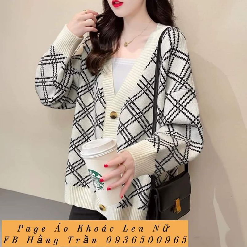 Áo khoác len sọc viền dáng rộng chất đẹp y hình.