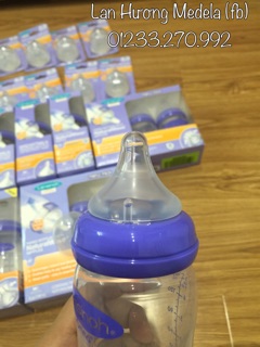 Bình sữa Lansinoh Momma 240ml núm ty siêu mềm