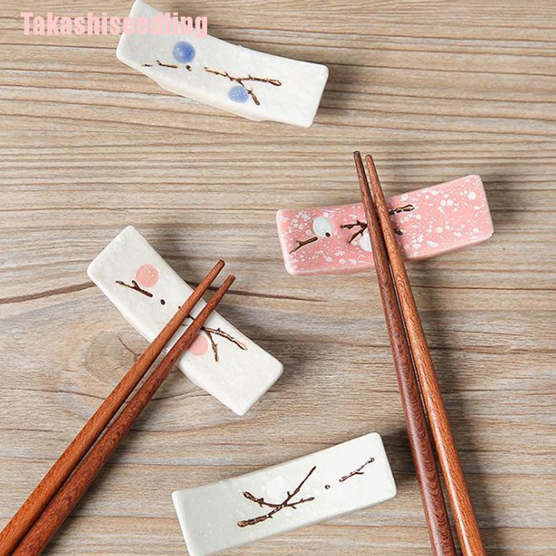 Giá đỡ đũa bằng sứ họa tiết hoa tuyết phong cách Nhật Bản
