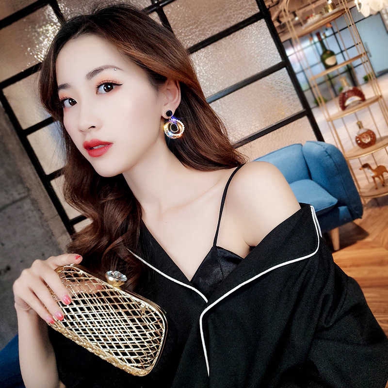 Đôi khuyên tai dáng dài tạo hình cỏ ba lá đính đá thời trang cho nữ