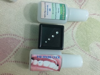 Combo 50 đá đính răng tặng 1 keo