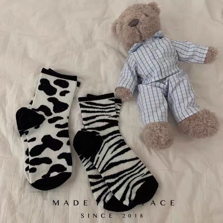 Vớ Ống Lửng Họa Tiết Sọc Trắng Đen Phong Cách Nhật Bản Dễ Thương Cho Nữ Sinh