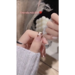 Nailbox móng up design đơn giản tone nâu phối đá