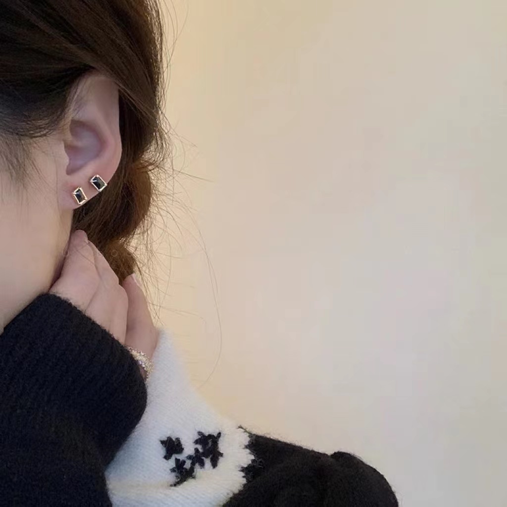Bộ Khuyên Tai Hình Học Nhỏ Nhắn Phong Cách Hình Học Dành Cho Bạn Nữ Không Cần Gây Cần Dùng Tai