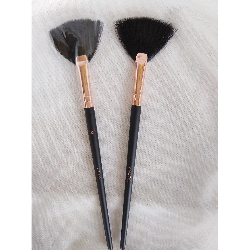 Cọ phủ phấn mắt quạt nhỏ Vacosi M25 Eye Fan Brush